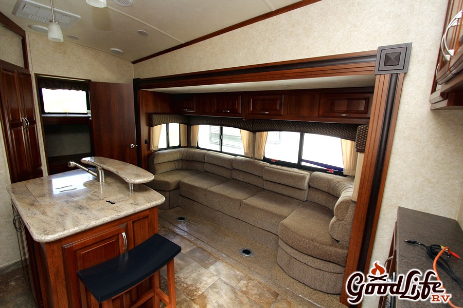 Bunkhouse used outside kitchen 5th wheel (17) - Good Life RV