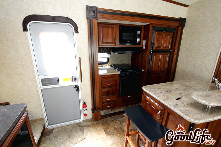 Bunkhouse used outside kitchen 5th wheel (19) - Good Life RV