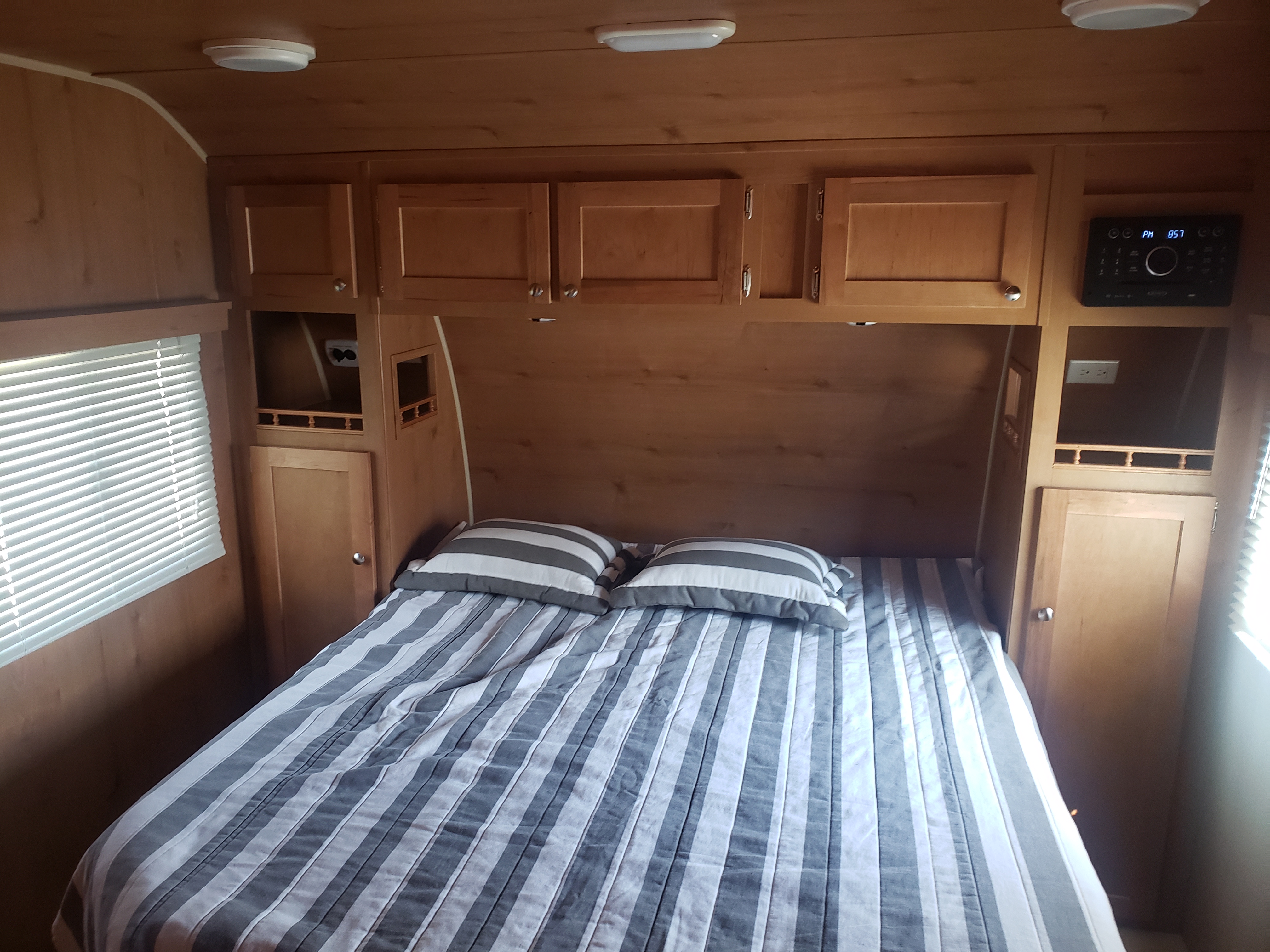 2017 Riverside Retro 199FKS Travel Trailer Good Life RV