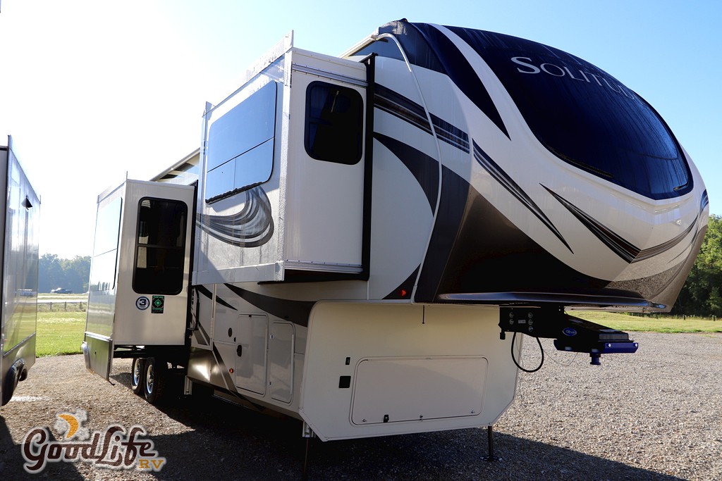 Solitude Front Living Room Fifth Wheels