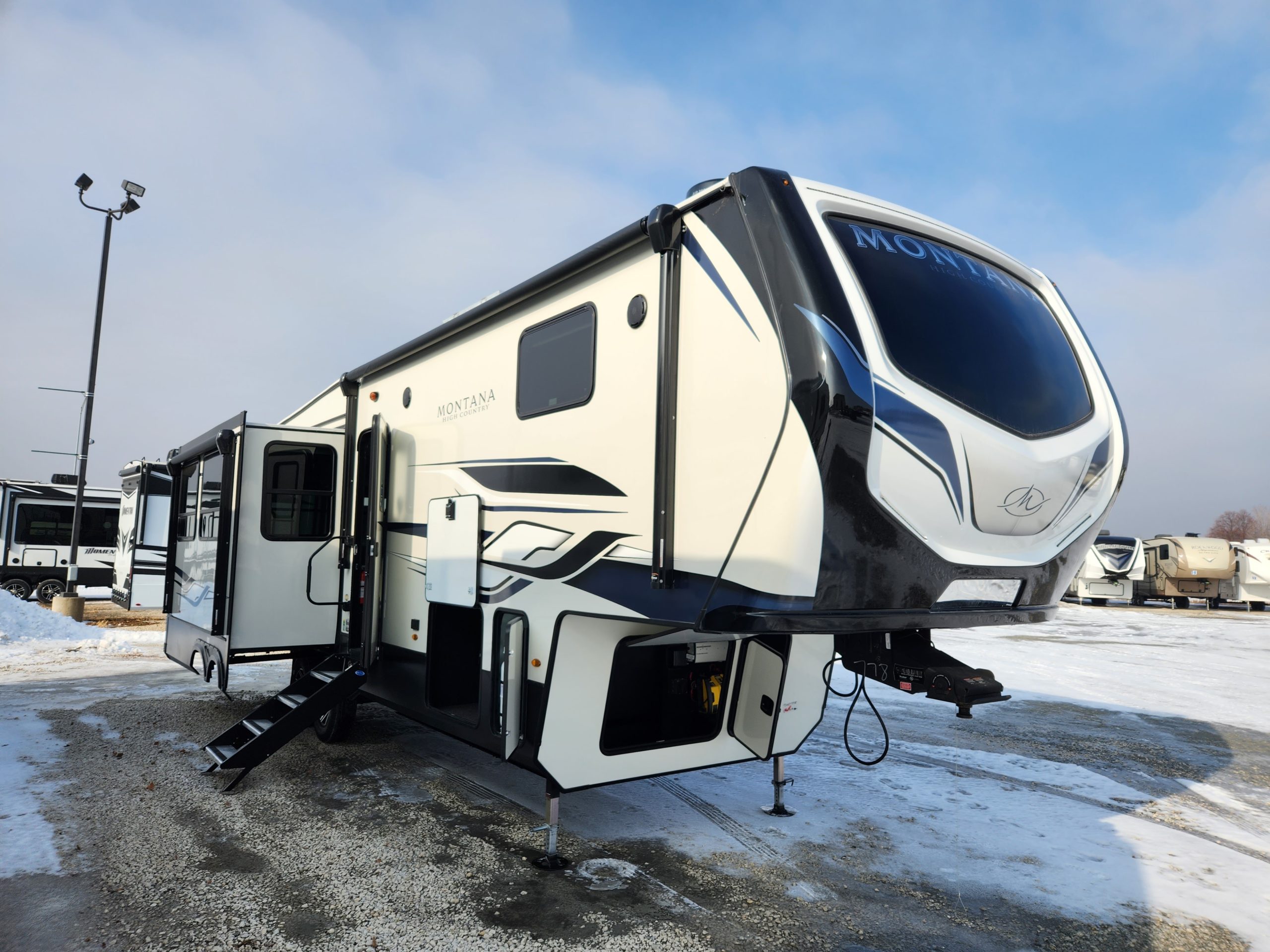 Keystone Montana High Country, 2023 Keystone Montana High Country 295RL